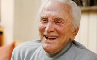 Hollywood tiếc thương trước sự ra đi của huyền thoại Kirk Douglas