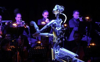 Robot làm ‘nhạc trưởng’ buổi hòa nhạc giao hưởng ở UAE