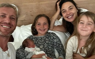 ‘Wonder Woman’ Gal Gadot đón con gái thứ ba