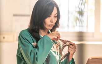 ‘Ác nữ’ Kim So Yeon cắt phăng mái tóc thật để quay tập cuối ‘Penthouse’