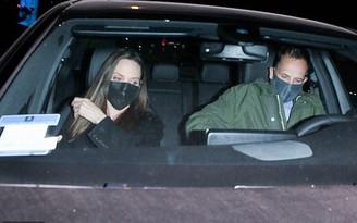Angelina Jolie lộ ảnh gặp gỡ chồng cũ