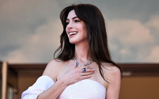 Vẻ đẹp mê đắm của Anne Hathaway ở tuổi 40