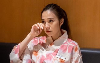Mỹ nhân Hồng Kông chật vật làm phục vụ nhà hàng sau khi rời TVB