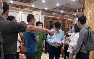 Cảnh sát xuất hiện tại nhà riêng cựu Bộ trưởng Y tế Nguyễn Thanh Long