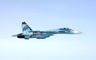 Nga điều Su-27 chặn B-52 Mỹ