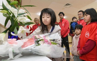 Giới chức Nhật lập bàn tưởng nhớ bé Nhật Linh