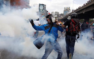 Tấn công bằng hơi cay tại Venezuela, 17 người chết