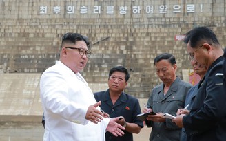 Thị sát công trình 17 năm xây chưa xong, ông Kim Jong-un nổi giận