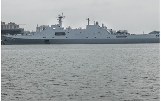 Trung Quốc tăng tốc đóng tàu đổ bộ chở trực thăng?
