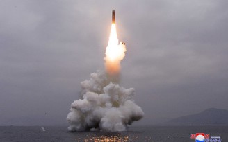 Triều Tiên đang chuẩn bị thử tên lửa phóng từ tàu ngầm?