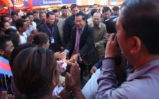 Ông Hun Sen kêu gọi người dân dùng khăn rằn thay khẩu trang để ngừa COVID-19