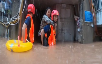 Trung Quốc công bố thiệt hại nặng do mưa lũ, nhiều đập mở cổng xả lũ