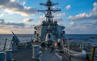 Khu trục hạm Mỹ USS Barry trở lại Biển Đông