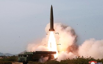 Triều Tiên phóng 2 'vật thể bay', nghi là tên lửa đạn đạo