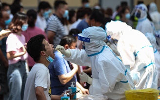 Số ca nhiễm Covid-19 cộng đồng ở Trung Quốc tăng vọt