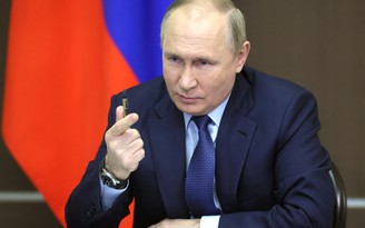 Tổng thống Putin sa thải trưởng giám sát nhà tù sau khi video tra tấn rò rỉ