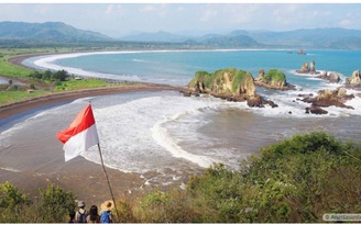 Sóng cao ập vào nhóm ngồi tĩnh tâm, 10 người Indonesia thiệt mạng
