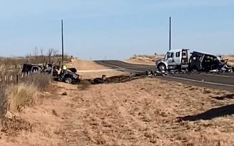 13 tuổi lái xe bán tải tông xe chở đội golf, 9 người chết