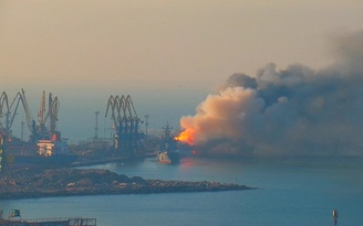 Chiến sự ngày thứ 29: Ukraine nói phá hủy tàu đổ bộ Nga, S-300 bị trúng đạn