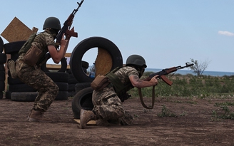 Lực lượng Nga bao vây hai thành phố, tổng thống Ukraine cảnh báo