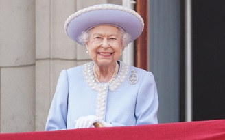 Nữ hoàng Anh Elizabeth II được miễn trừ trong 160 luật