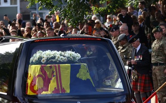 Linh cữu Nữ hoàng Anh Elizabeth II bắt đầu hành trình đến Edinburgh