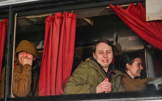 Nga, Ukraine trao đổi tù binh quy mô lớn