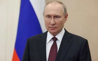 Tổng thống Putin cho sinh viên vùng Donbass được xuất ngũ, trở lại giảng đường