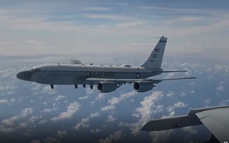 Bắc Kinh nói gì vụ tiêm kích Trung Quốc ‘bay sát’ máy bay Mỹ trên Biển Đông?