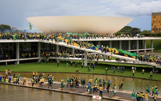 Biển người tấn công quốc hội, dinh tổng thống, tòa án tối cao ở Brazil