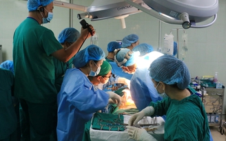 Hai con trai hiến gan ghép cứu sống bố, mẹ