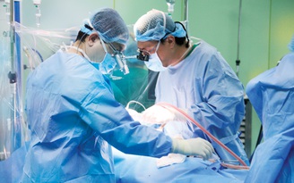 Phẫu thuật tim '3 trong 1' cứu sống người bệnh