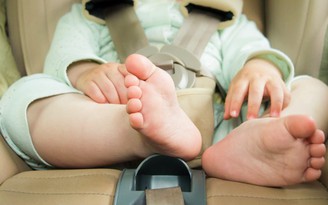 Bị bỏ quên trong ô tô: Nhiều trẻ tử vong do sốc nhiệt