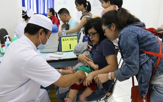 Có 74 cơ sở y tế tại TP.HCM sẽ chích vắc xin dịch vụ ‘5 trong 1’