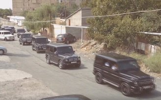 [VIDEO] ‘Quê nghèo’ đón đám cưới với 25 chiếc Mercedes G-Class và xe siêu sang