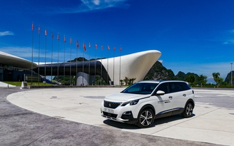 ‘Sư tử’ Pháp Peugeot 5008 khám phá nơi ‘rồng thiêng hạ phàm’