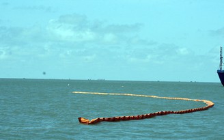 Nguy cơ tràn dầu do chìm tàu ở Sơn Trà