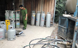 Điều tra vụ sang chiết gas quy mô lớn trong bãi đậu xe của doanh nghiệp