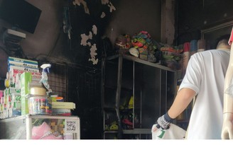 TP.HCM: Cháy cửa hàng quần áo thể thao ở Q.Tân Phú