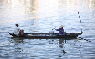 Người vợ 'mất tích khi đang ngủ trên ghe cùng chồng' đã trở về