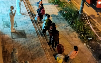Tình nguyện viên Công giáo, Phật giáo, Tin lành xông pha nơi tuyến đầu chống dịch Covid-19