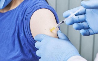 Bạc Liêu: Tiêm vắc xin cho con 17 tuổi, một PGĐ trung tâm y tế bị kỷ luật