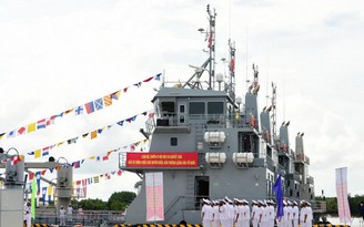 Vùng 5 Hải quân thượng cờ 4 tàu vận tải đổ bộ đa năng RoRo - 5612