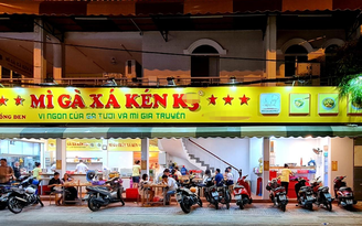 TP.HCM: Nhiều hàng quán ở Tân Phú 'đi trước một bước' đón khách ăn uống tại chỗ