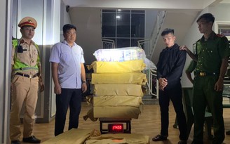 Bình Phước: CSGT phát hiện, bắt giữ 2 người dùng ô tô vận chuyển 260 kg pháo nổ