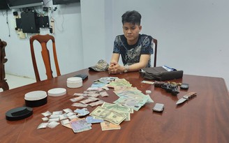 Kiên Giang: Tạm giữ nghi phạm tàng trữ ma túy, trang bị súng
