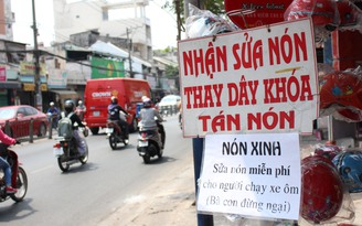 Sài Gòn hào hiệp ‘sửa tặng nón bảo hiểm miễn phí..., bà con đừng ngại’