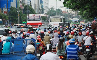 Sài Gòn kẹt xe giờ... lạ: ‘Một phần vì dân vẫn quen bám vào đường ùn ứ!’