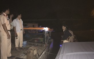 Chạm trán nghẹt thở giữa Cảnh sát đường thủy với cát tặc sông Đồng Nai