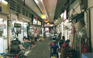 Hẻm Sài Gòn kể chuyện ‘đặc sản’: Mần nail ‘tám chuyện’ bên hông chợ Bến Thành